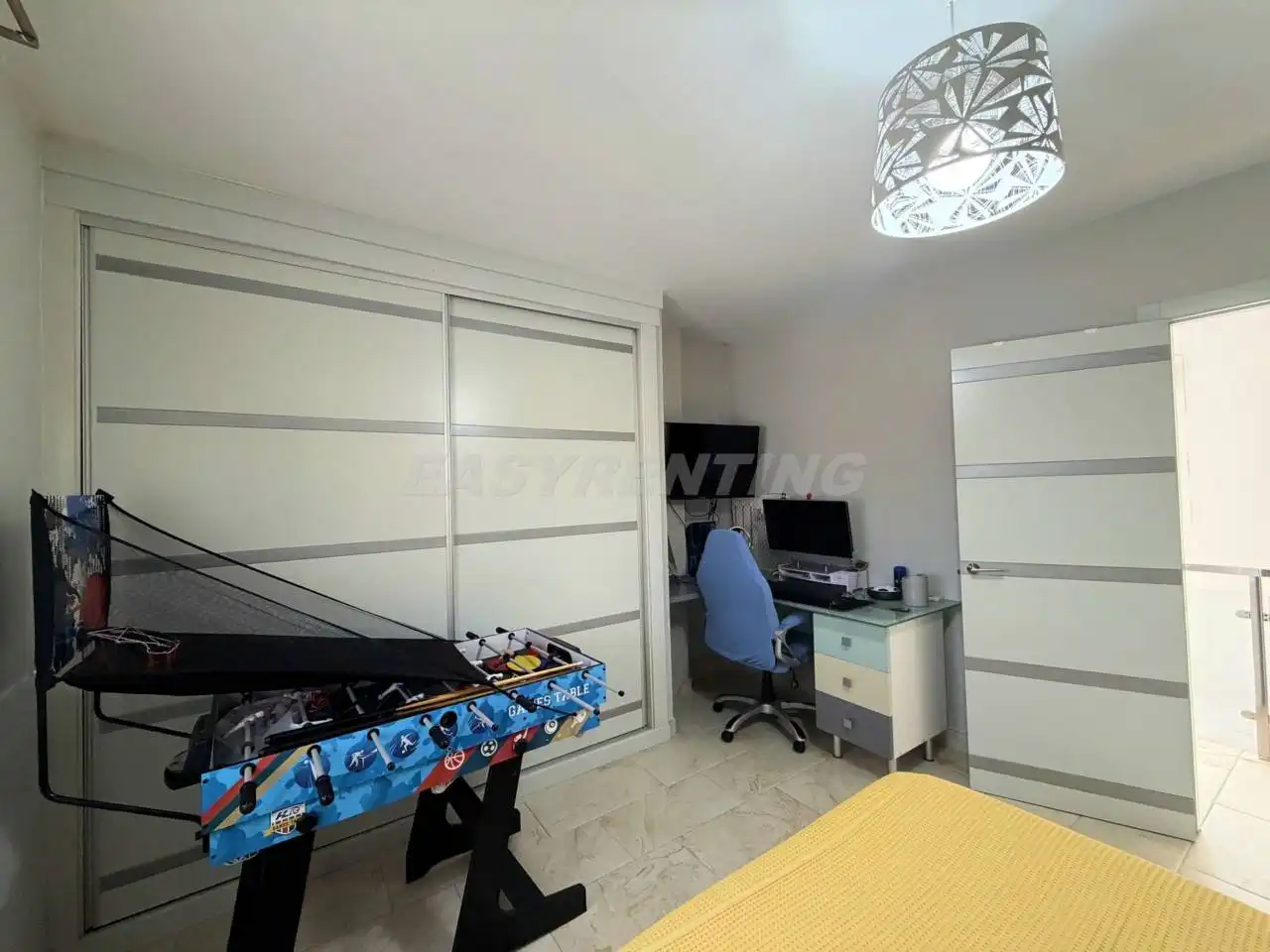 Dormitori de Casa o xalet en venda en La Línea de la Concepción amb Aire condicionat, Terrassa i Moblat