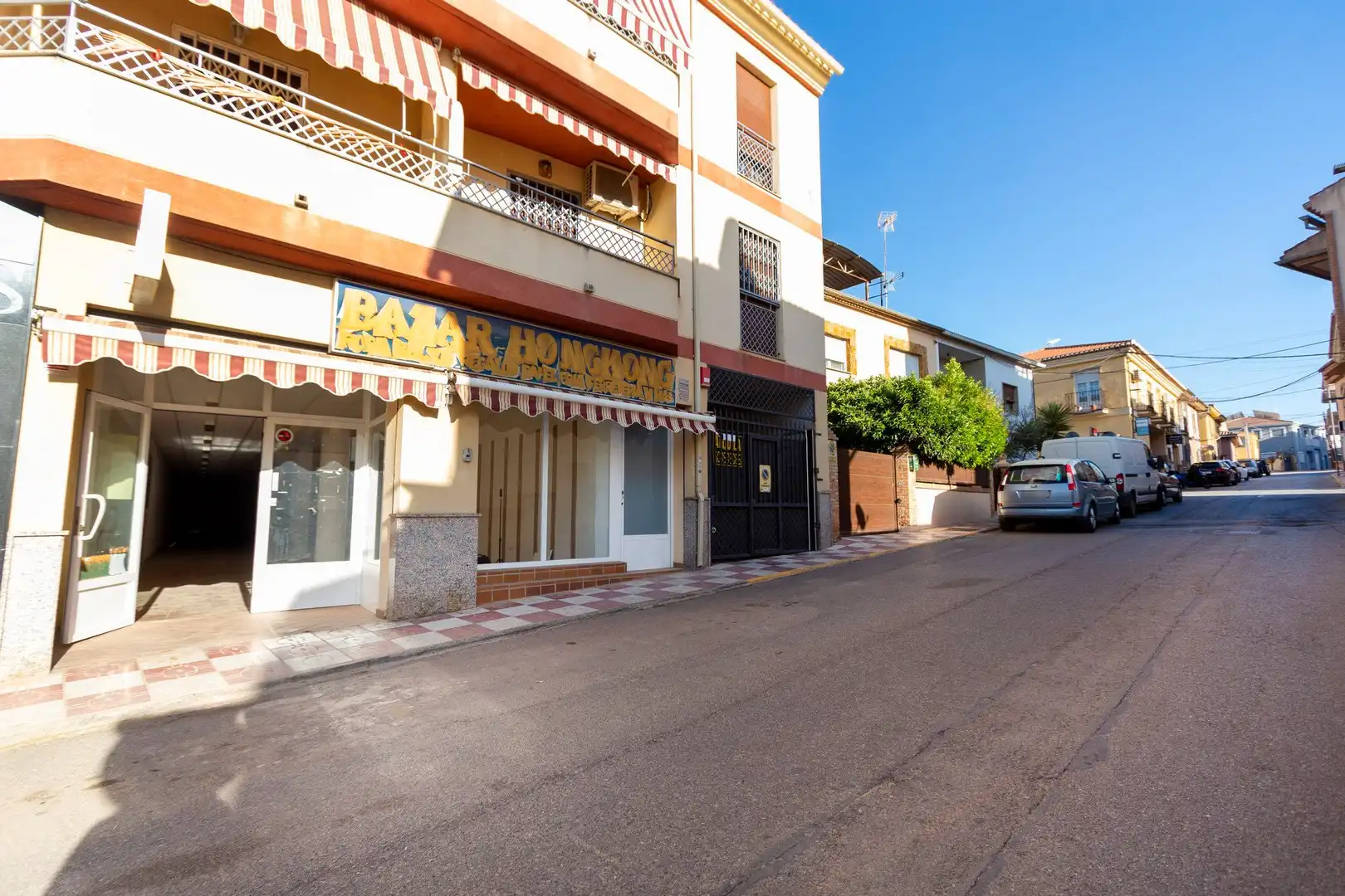 Vista exterior de Local en venta en Villa de Otura