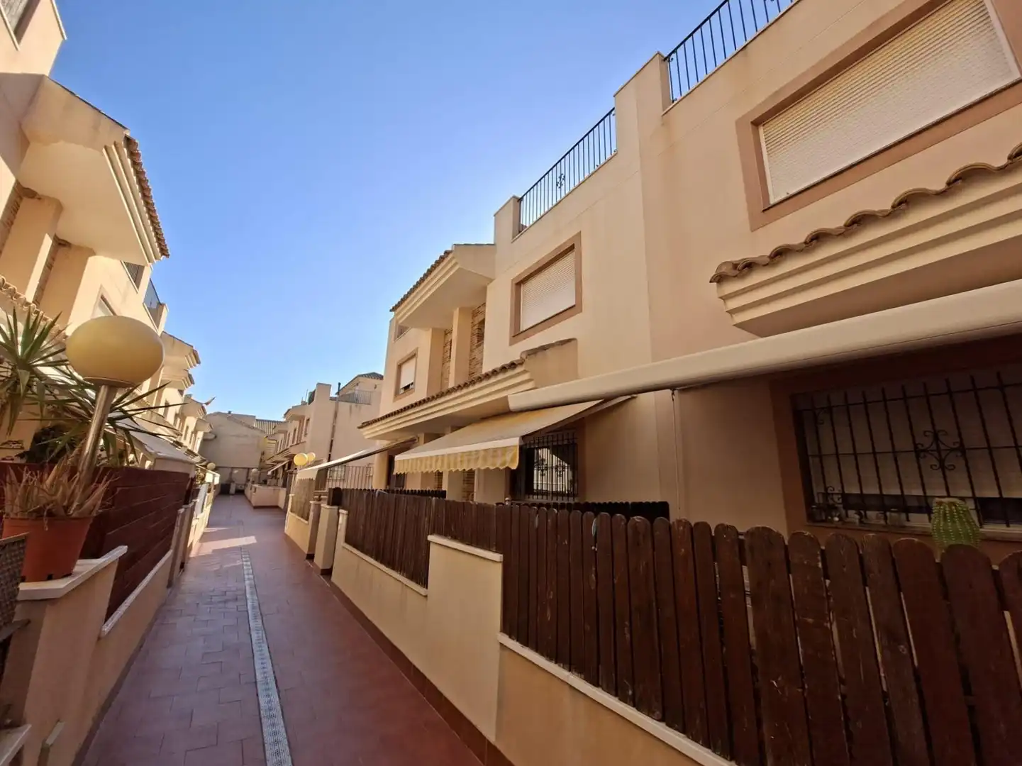 Vista exterior de Casa adosada en venda en San Javier amb Aire condicionat, Jardí privat i Terrassa