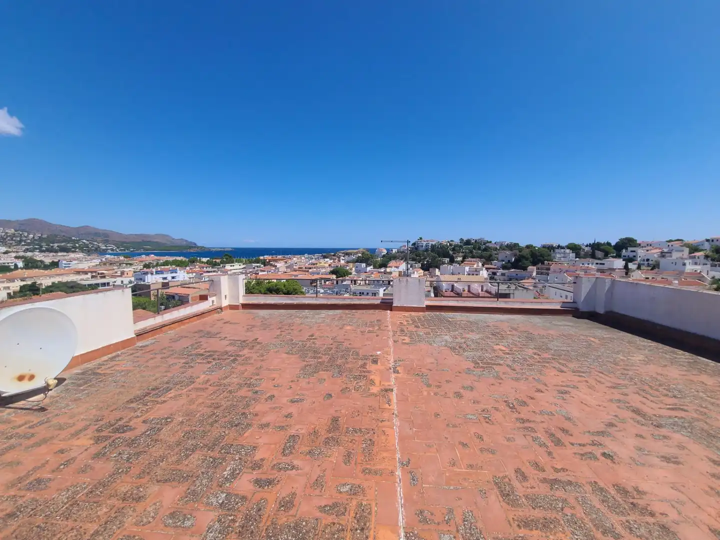 Vista exterior de Casa o xalet en venda en Llançà amb Calefacció, Terrassa i Traster
