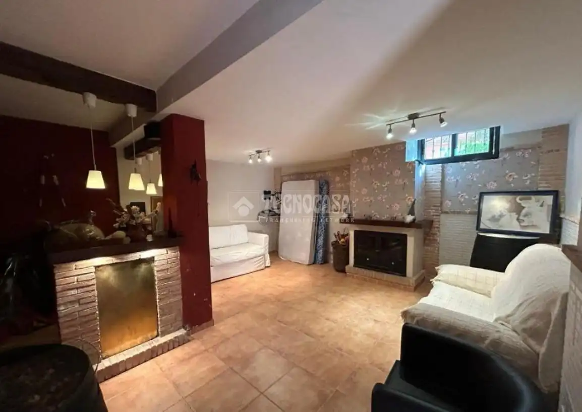 Casa adosada en venta en Baeza con Aire acondicionado, Calefacción y Piscina