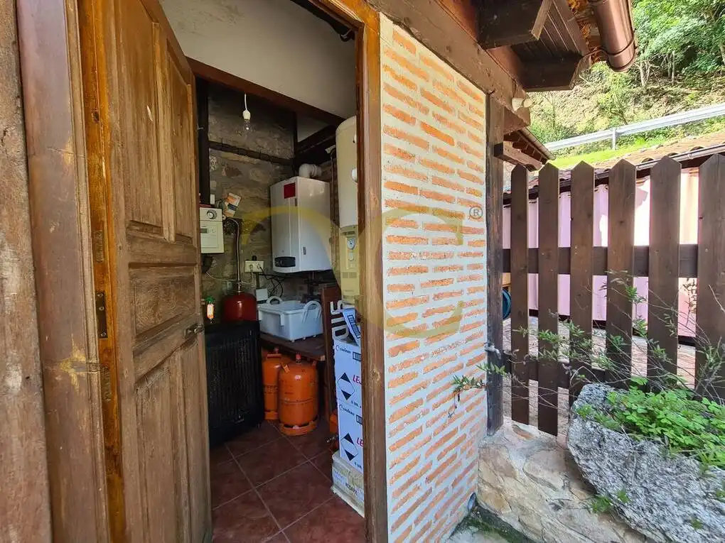 Cuina de Casa o xalet en venda en Peñamellera Alta amb Calefacció, Jardí privat i Terrassa