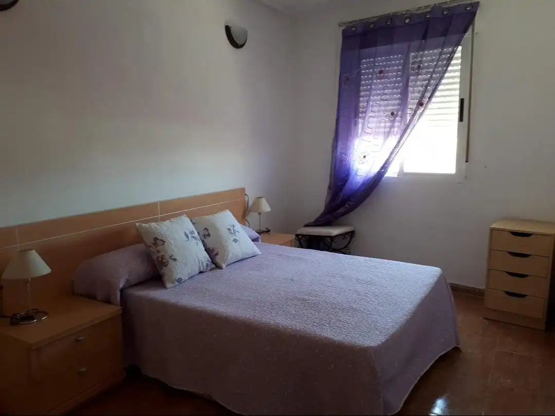 Dormitori de Apartament de lloguer en Torrevieja amb Aire condicionat, Calefacció i Piscina