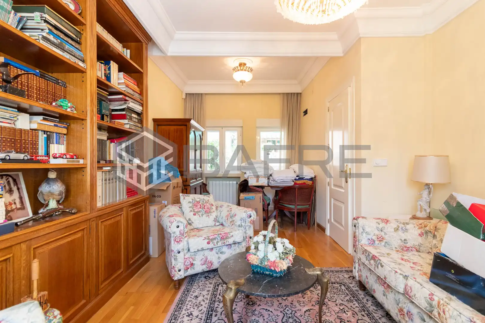 Sala d'estar de Casa o xalet en venda en Madrid amb Aire condicionat, Calefacció i Jardí privat