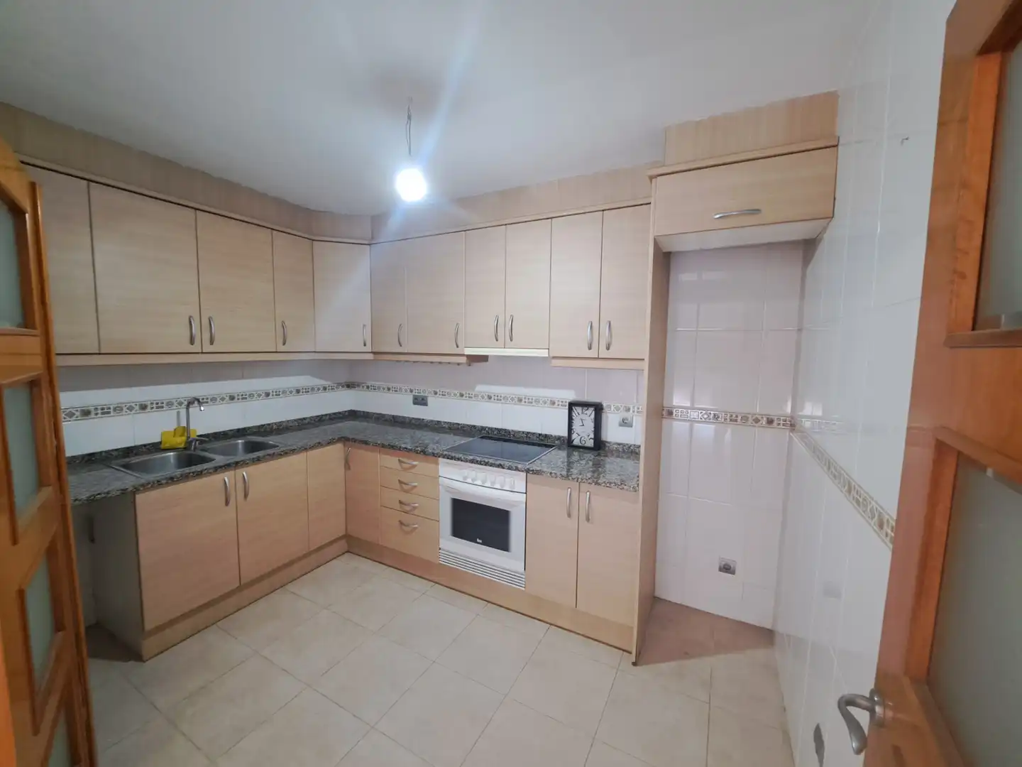 Cocina de Piso de alquiler en Tordera con Calefacción, Horno y Balcón