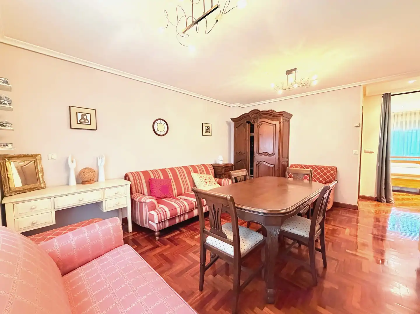 Sala d'estar de Pis en venda en Avilés amb Calefacció, Parquet i Traster