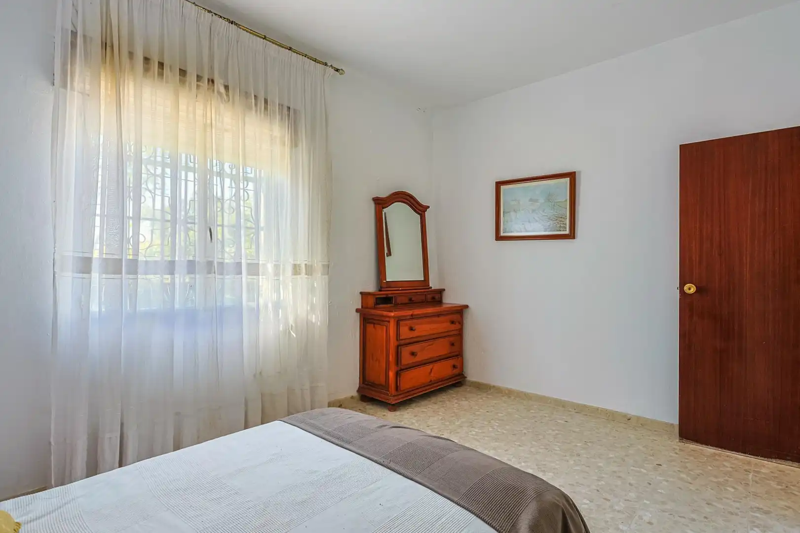 Dormitori de Casa o xalet en venda en Sanlúcar la Mayor amb Aire condicionat i Piscina