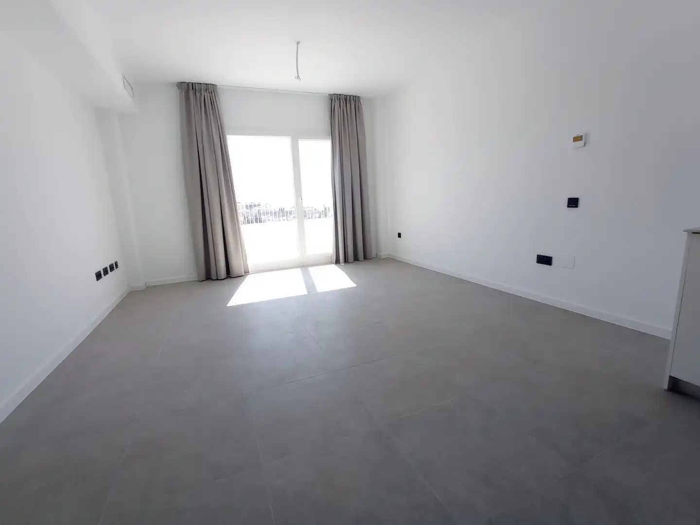 Sala d'estar de Apartament de lloguer en Fuengirola amb Aire condicionat, Calefacció i Terrassa