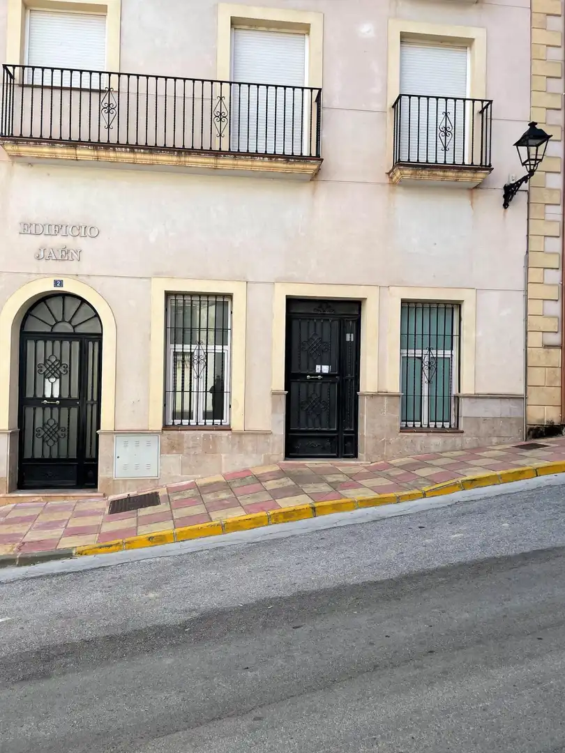 Vista exterior de Local en venta en Santiago-Pontones