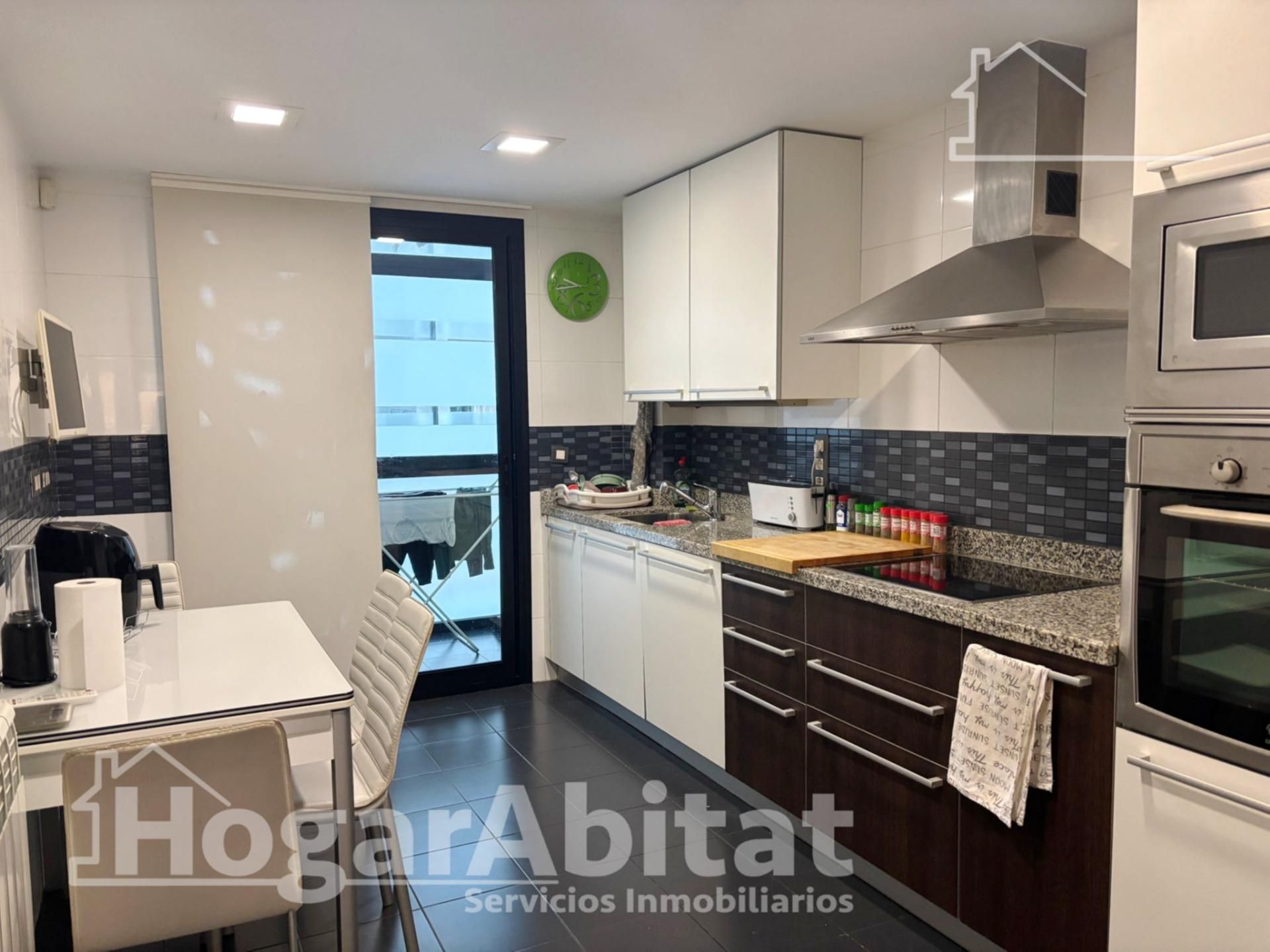 Cuina de Pis en venda en Castellón de la Plana / Castelló de la Plana amb Aire condicionat, Traster i Moblat