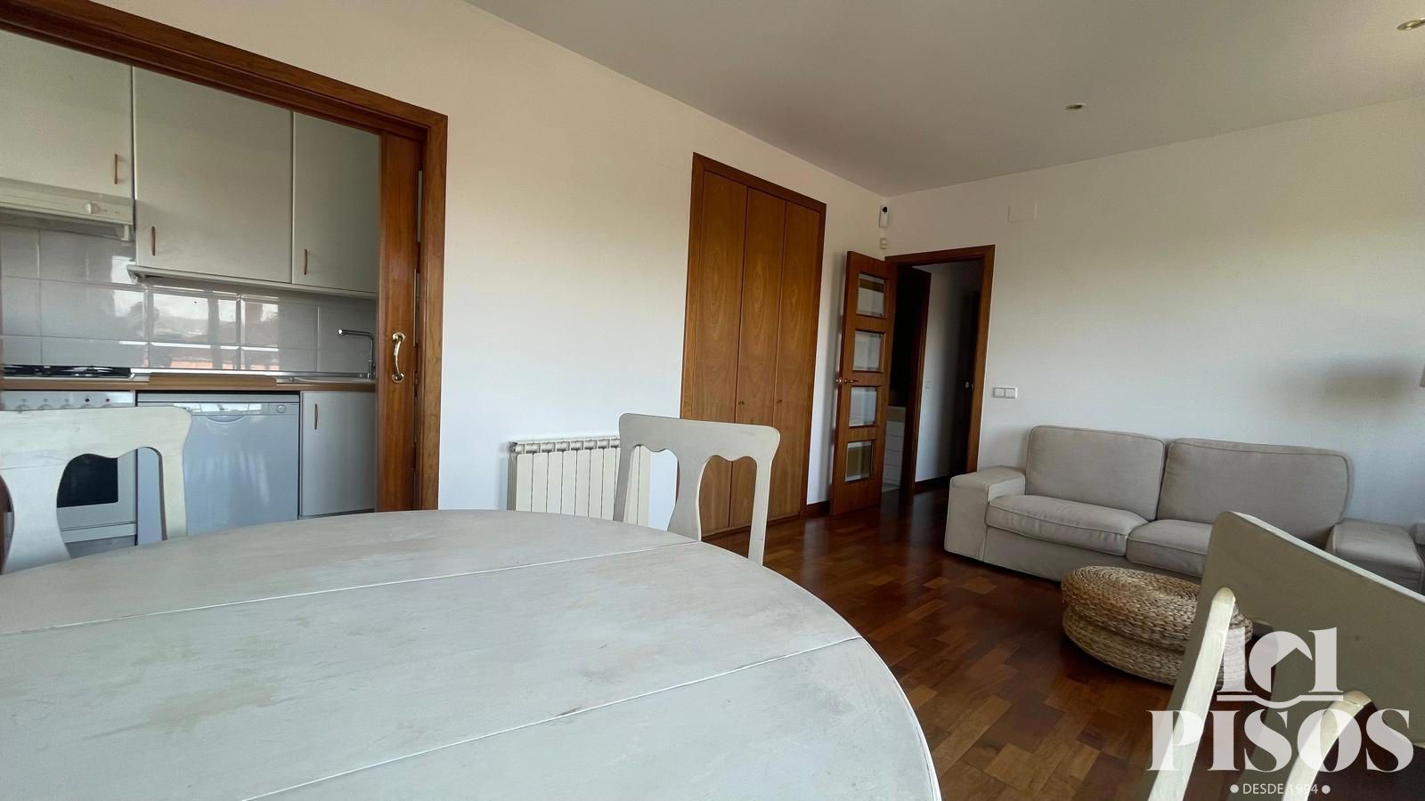 Living room of Attic to rent in Sant Cugat del Vallès  with Air Conditioner, Heating and Parquet flooring