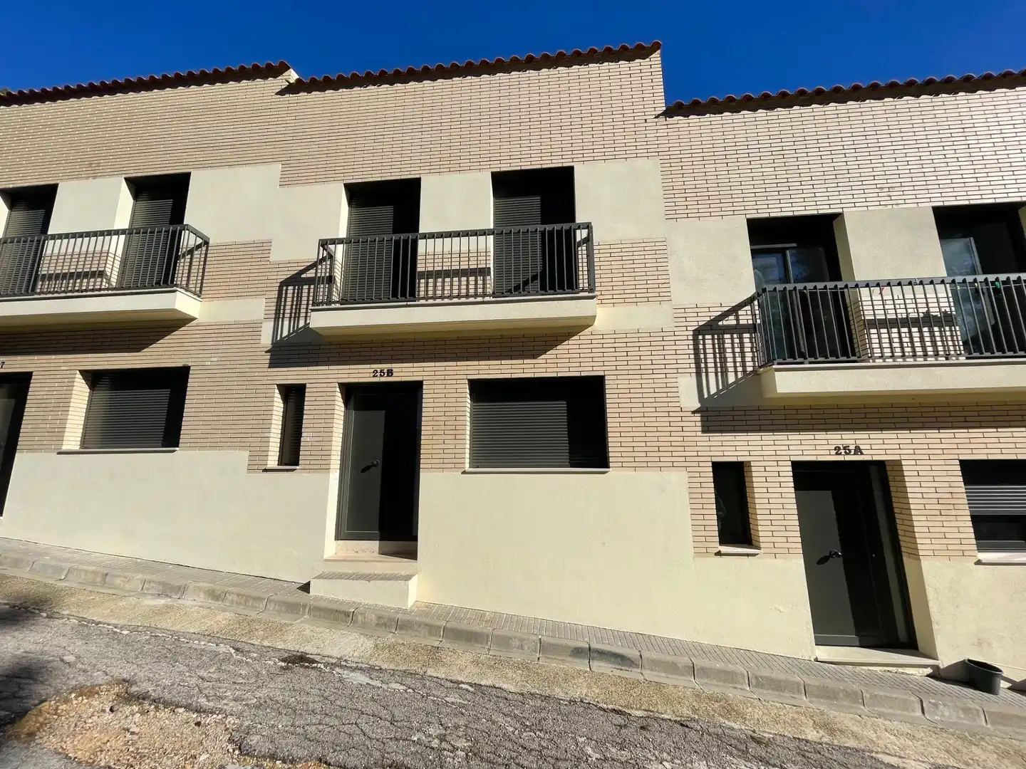 Vista exterior de Casa adosada en venta en La Pobla de Montornès  