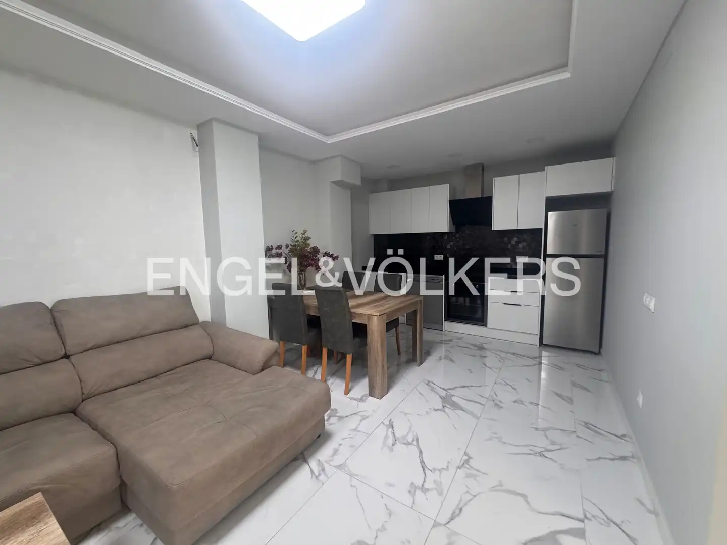 Cuina de Apartament de lloguer en Valencia amb Aire condicionat, Calefacció i Moblat