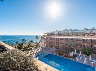 Penthouse with pool for sale in Nueva Andalucía