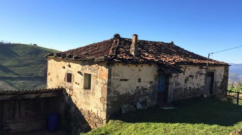 Casa de piedra con finca, Tineo.