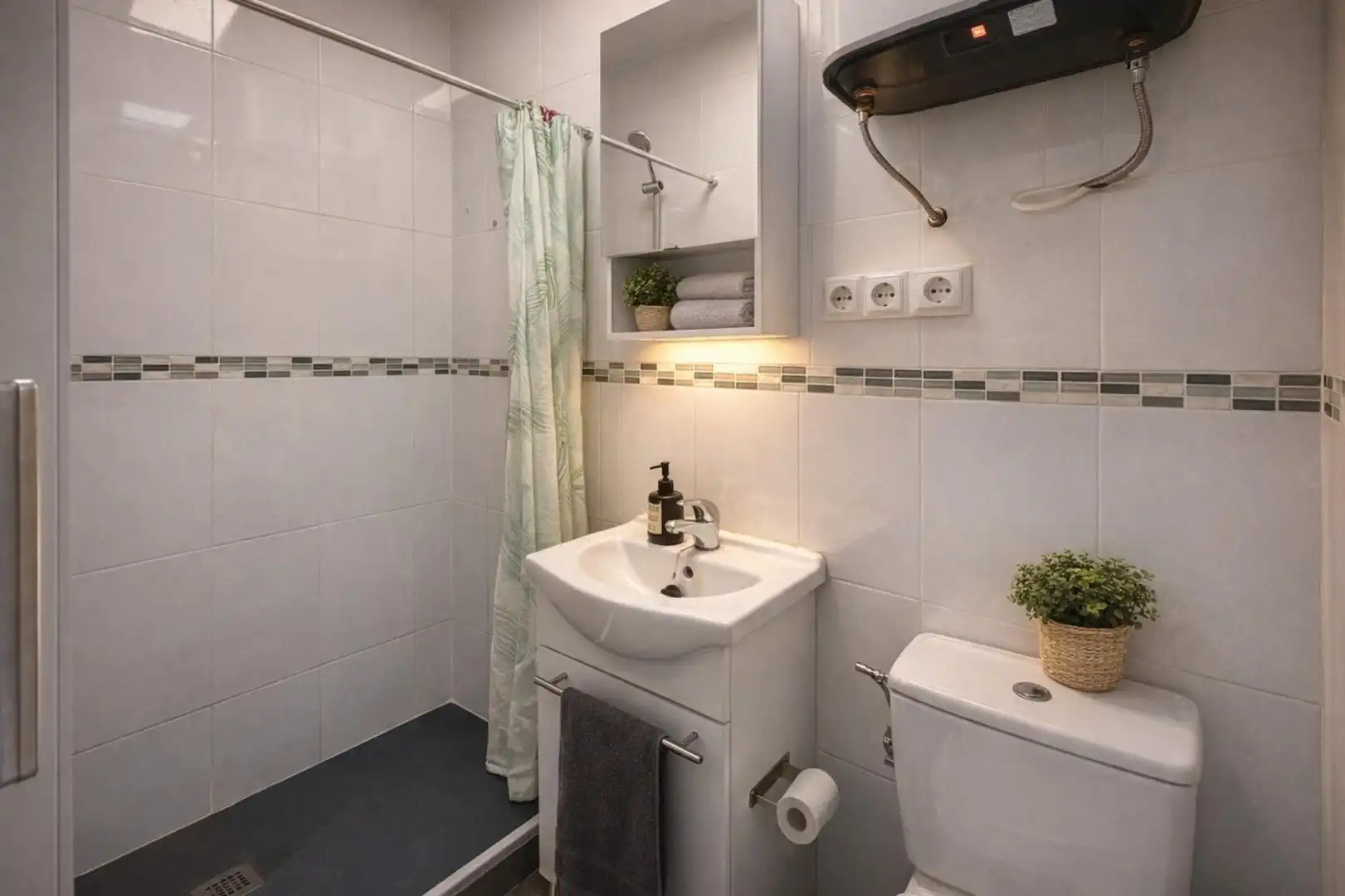 Bany de Apartament en venda en Madrid amb Calefacció i Moblat