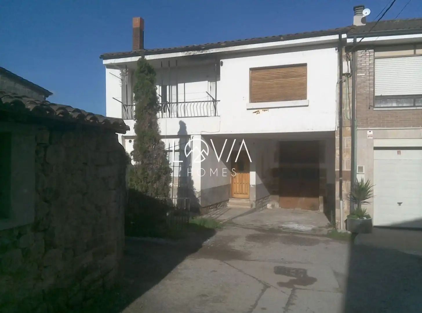 Vista exterior de Casa adosada en venda en Arenas de Iguña amb Terrassa i Traster
