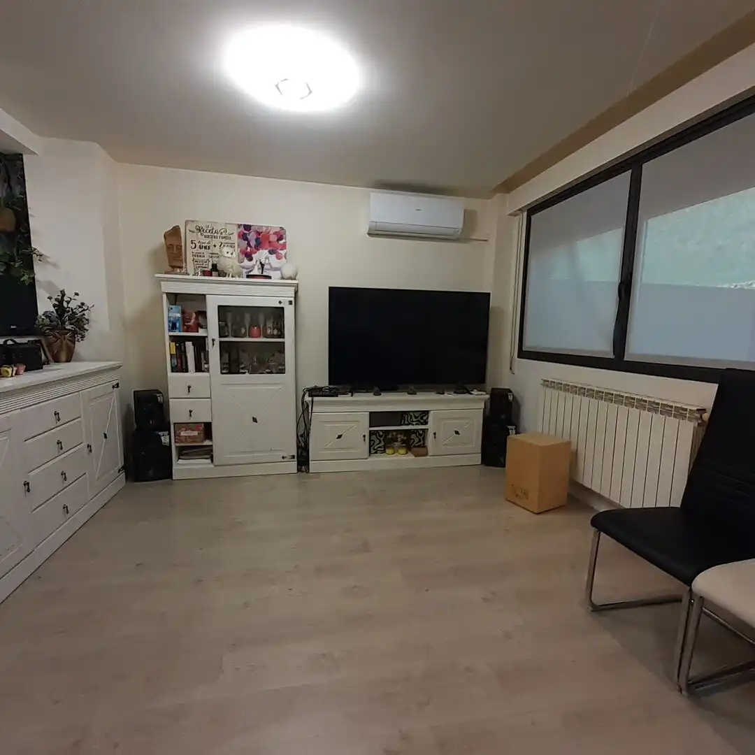 Wohnzimmer von Einfamilien-Reihenhaus zum Verkauf in Esteribar mit Heizung, Privatgarten und Terrasse