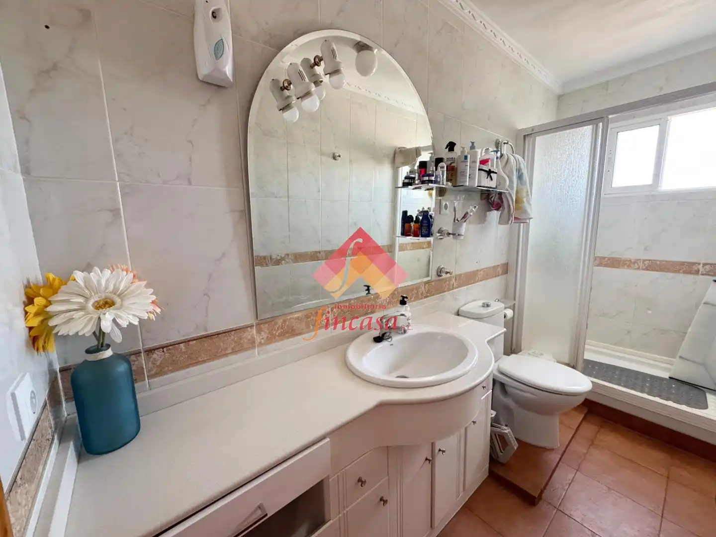 Baño de Piso en venta en Ronda con Calefacción y Terraza