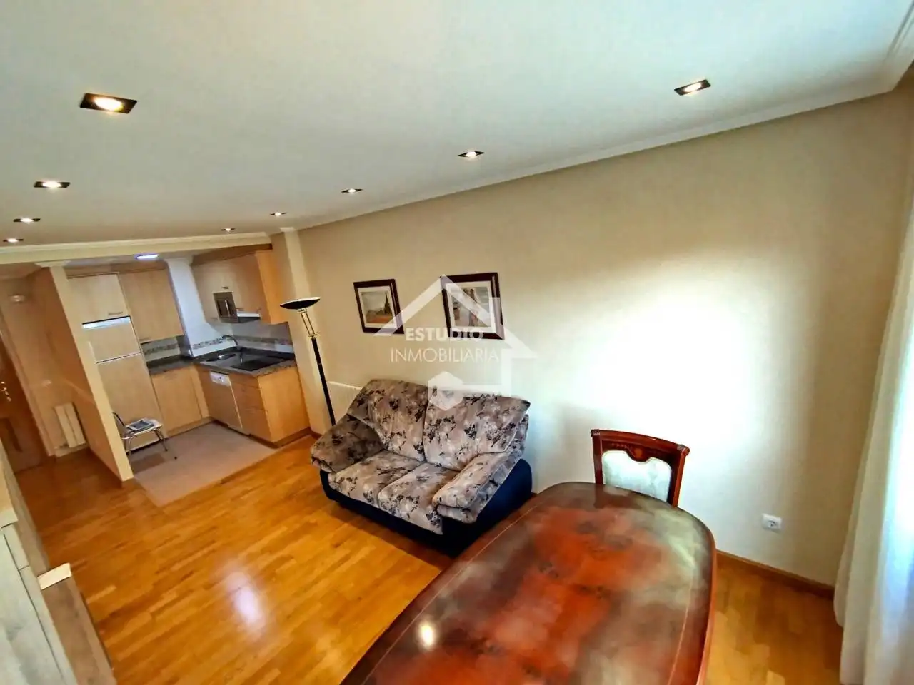 Wohnzimmer von Wohnung zum Verkauf in Oyón-Oion mit Heizung, Abstellraum und Balkon