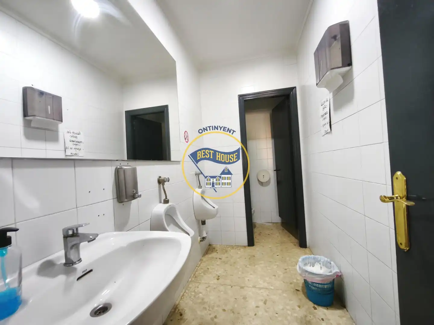 Badezimmer von Fabrikhallen zum Verkauf in Cañada