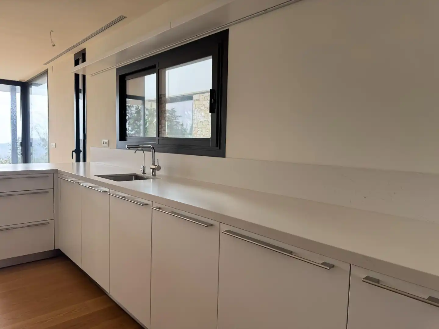 Cocina de Casa o chalet en venta en Barcelona con Aire acondicionado, Calefacción y Jardín privado