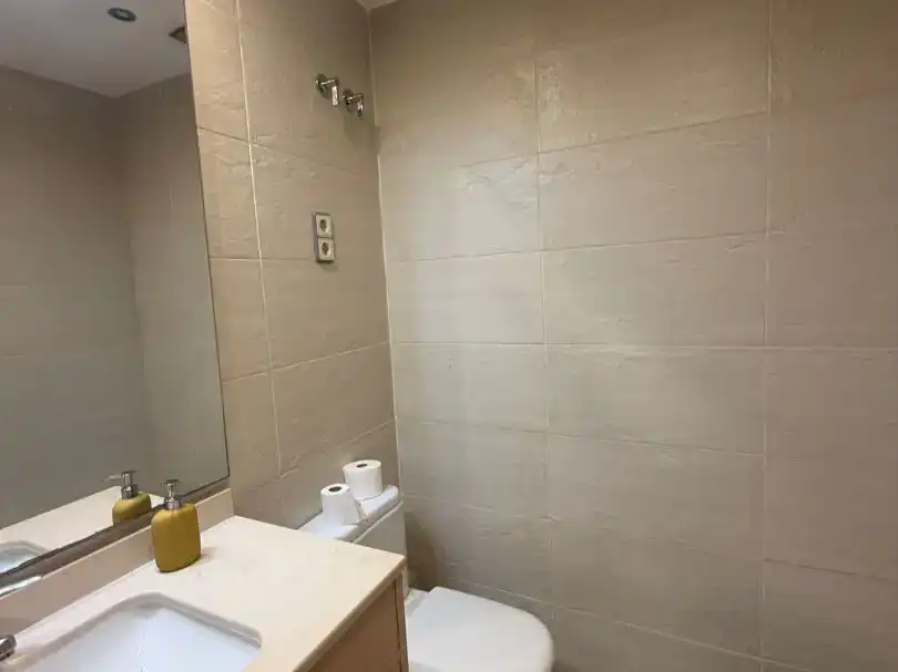 Bany de Apartament en venda en  Barcelona Capital amb Aire condicionat i Balcó