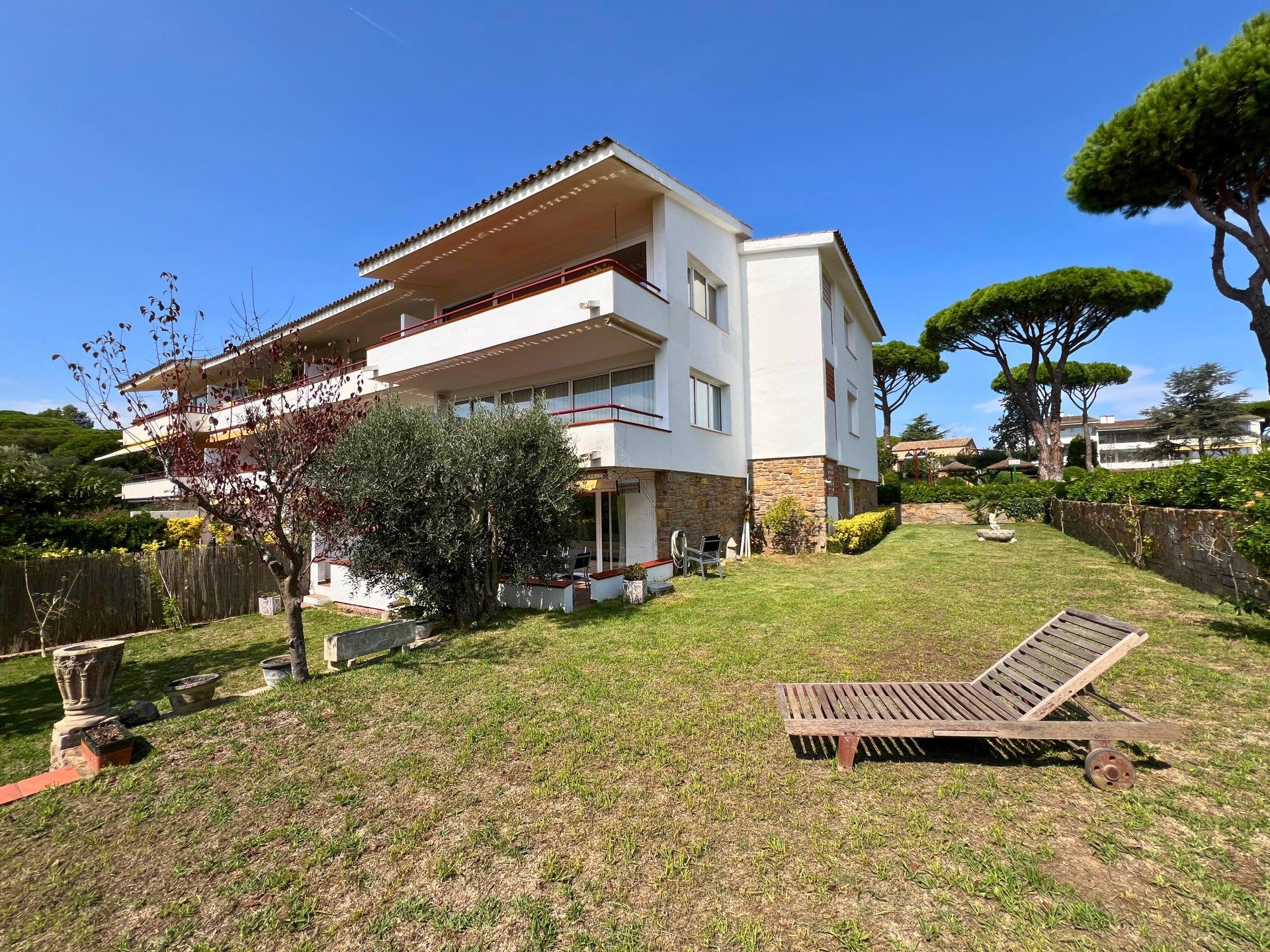 Vista exterior de Àtic en venda en Palafrugell amb Terrassa i Piscina