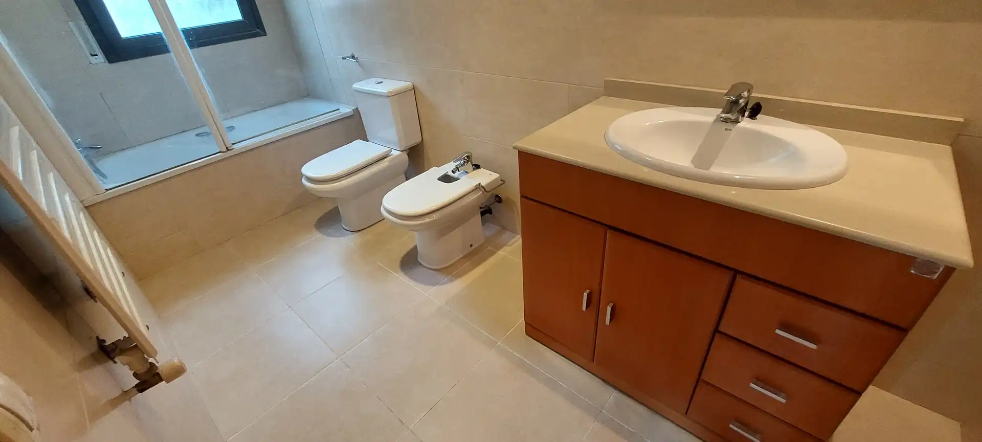 Badezimmer von Wohnung zur Miete in Vallgorguina mit Heizung, Parkett und Balkon