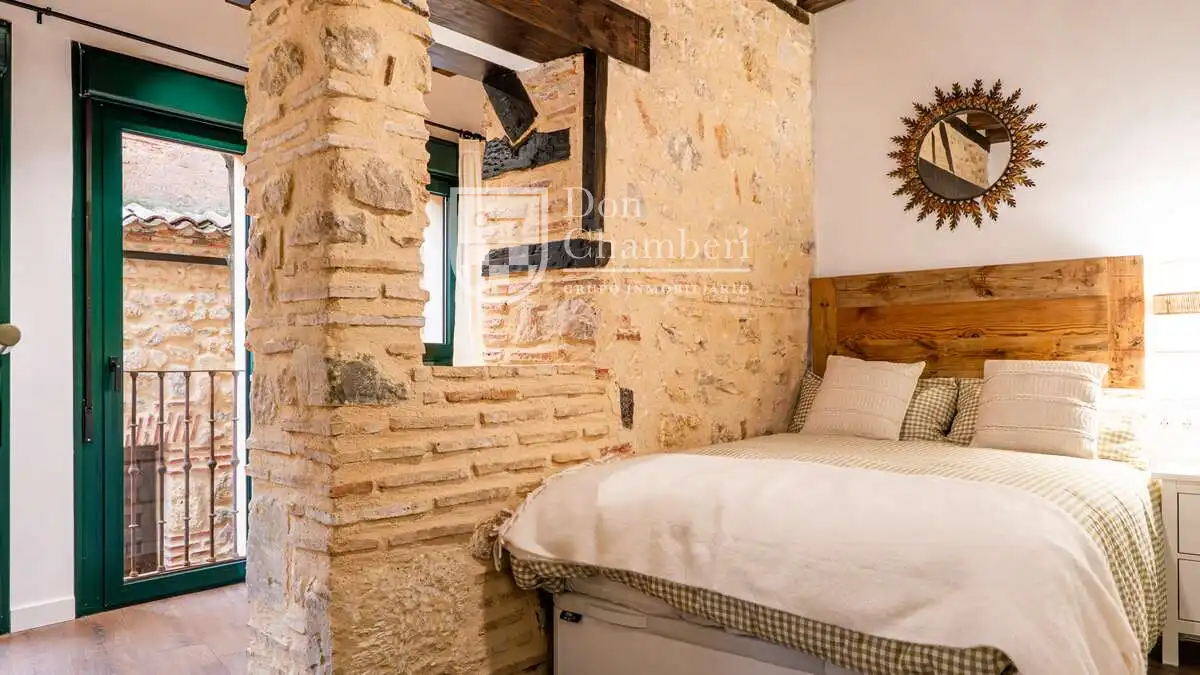 Dormitori de Apartament de lloguer en Segovia amb Calefacció, Terrassa i Moblat