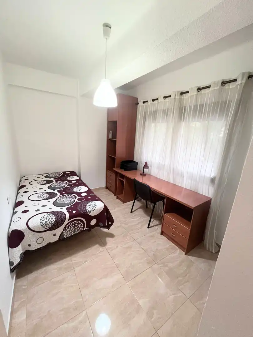 Appartamento con ascensore in affitto a Calle Doctor Fernando Escobar 4