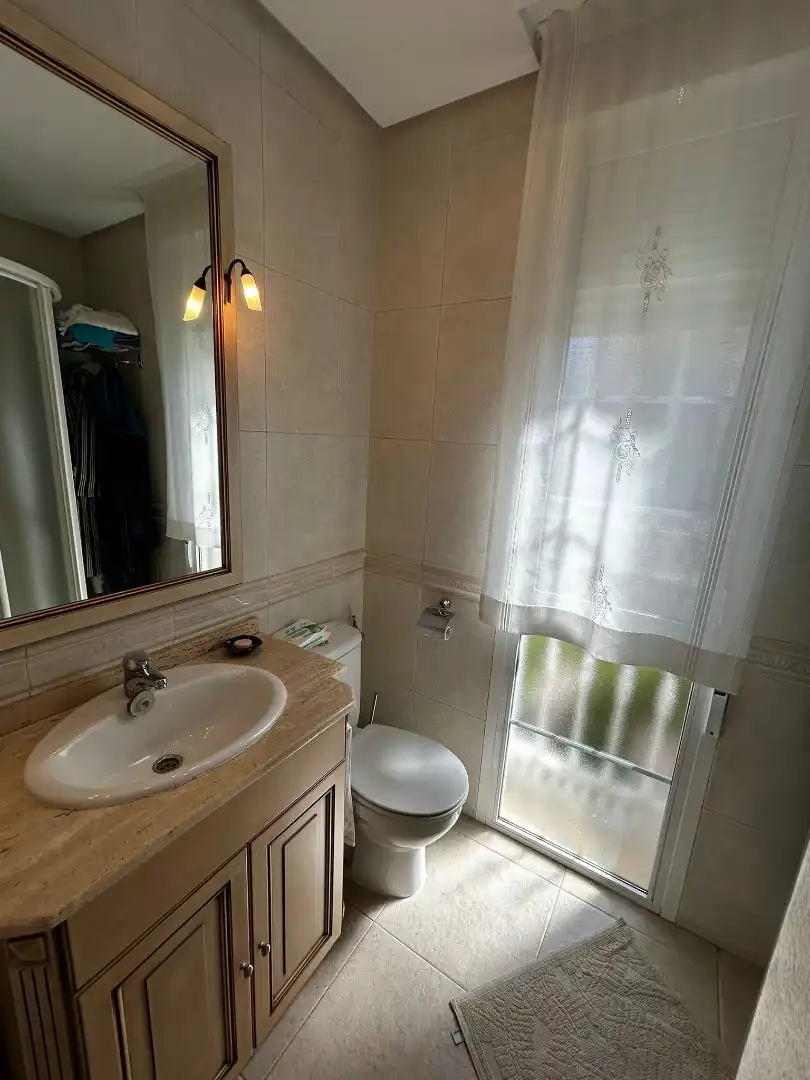 Baño de Casa o chalet en venta en Aranjuez con Aire acondicionado, Calefacción y Jardín privado
