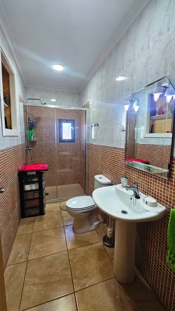 Bany de Casa o xalet en venda en Cumbres Mayores amb Aire condicionat, Jardí privat i Terrassa