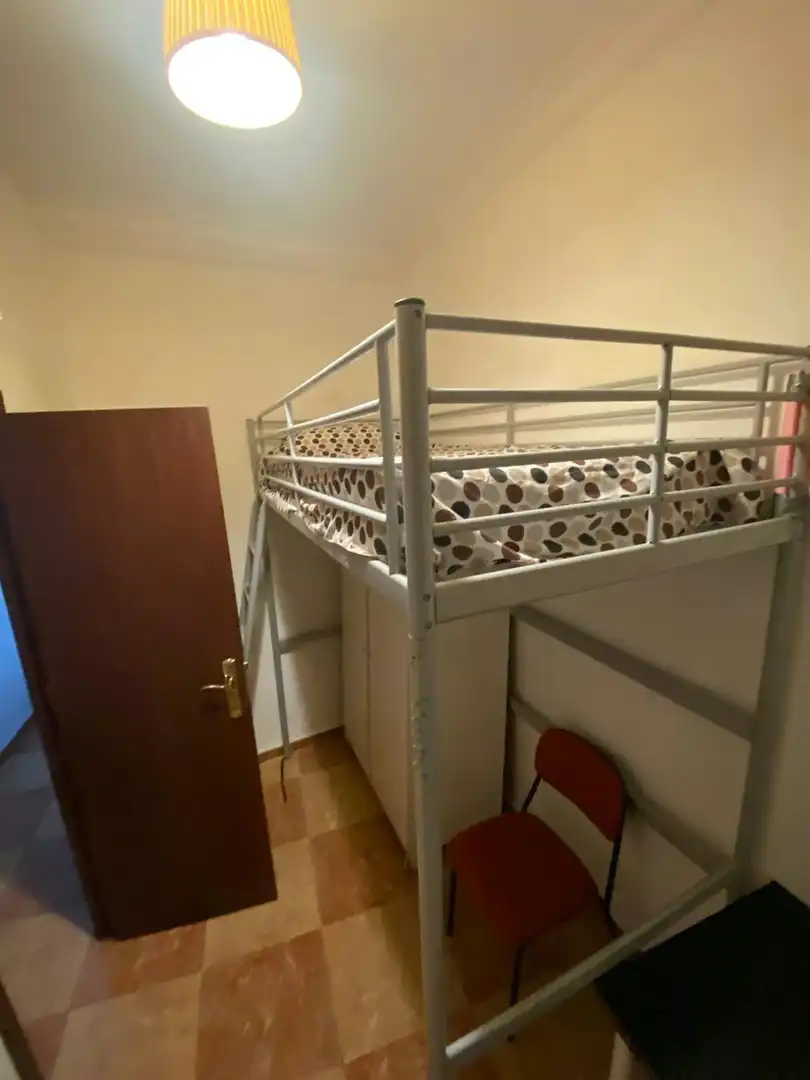 Schlafzimmer von Wohnung zur untervermieten in Sevilla mit Klimaanlage, Möbliert und Waschmaschine
