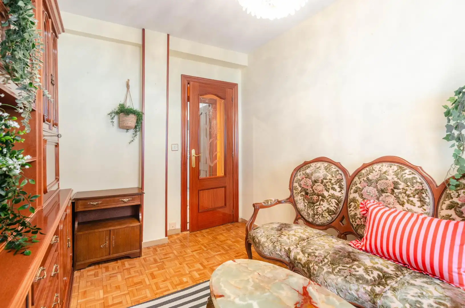 Sala d'estar de Pis en venda en Aller amb Calefacció, Traster i Moblat