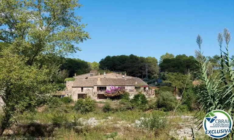 Vista exterior de Casa o xalet en venda en Sant Miquel de Fluvià amb Aire condicionat, Calefacció i Terrassa