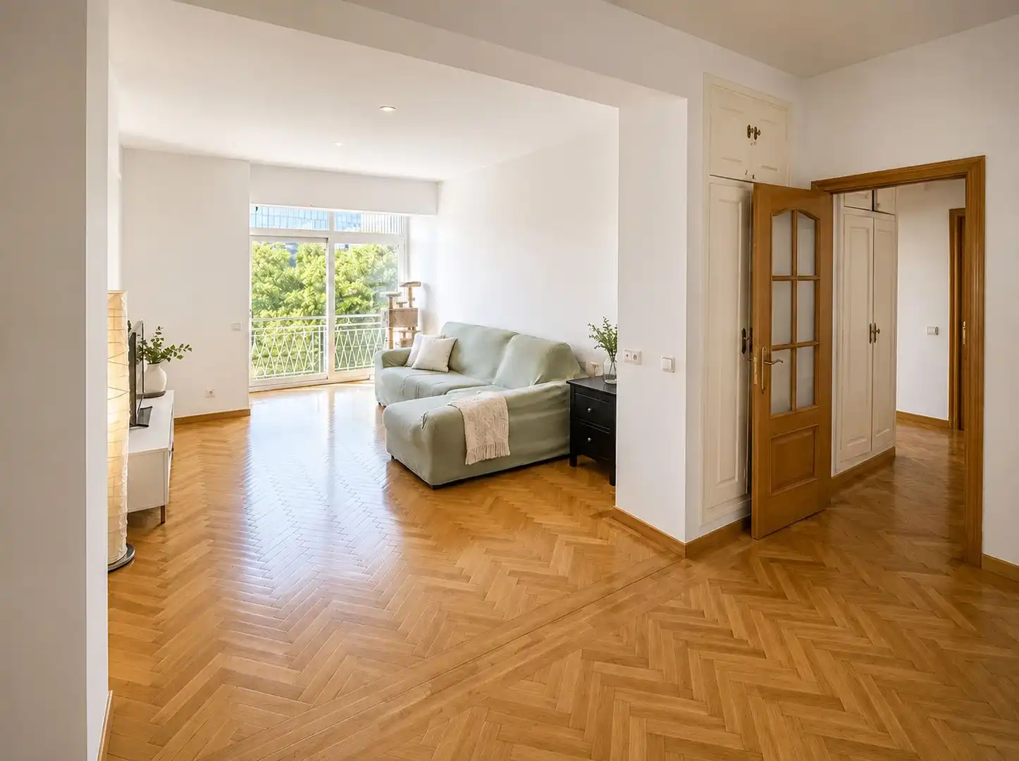 Living room of Flat for sale in Madrid  with Parquet flooring, Washing machine and Alarm