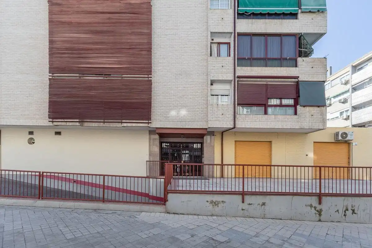 Außenansicht von Wohnung zur Miete in Granada mit Heizung und Gemeinschaftspool