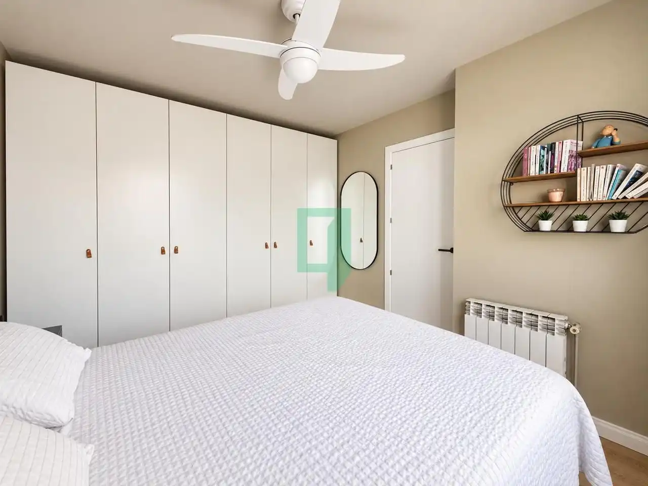 Bedroom of Flat for sale in Badalona  with Air Conditioner, Heating and Balcony