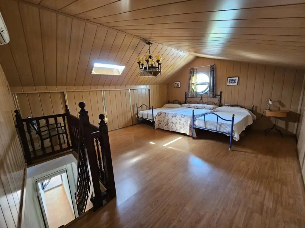 Schlafzimmer von Einfamilien-Reihenhaus zum Verkauf in Calafell mit Klimaanlage, Heizung und Privatgarten