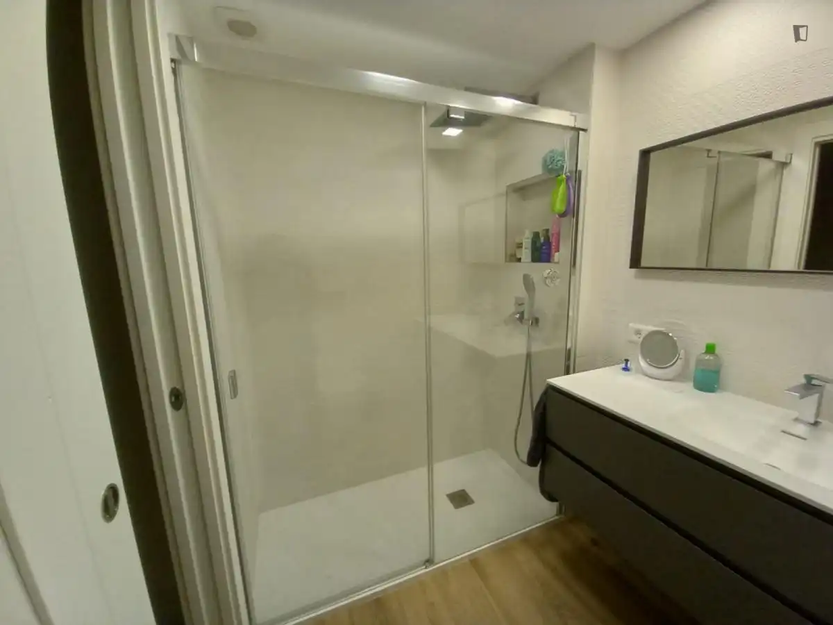Habitación en El Cónsul - Ciudad Universitaria - El Romeral