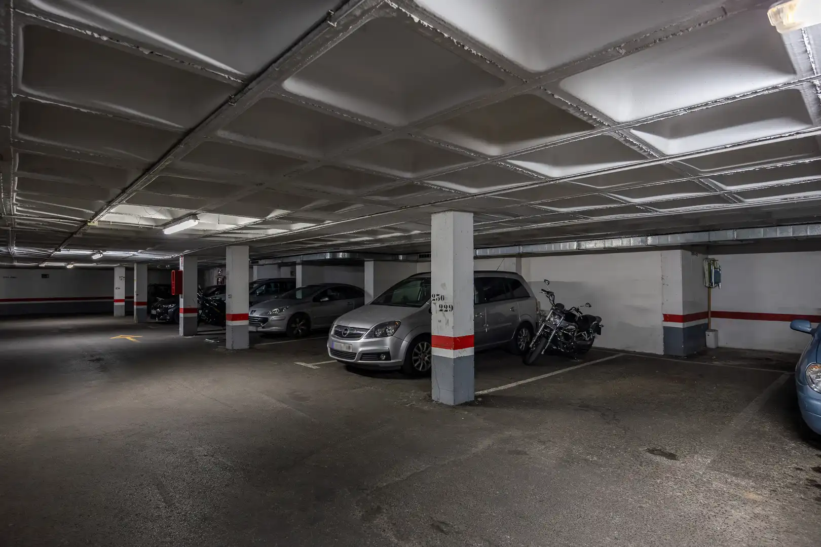 Parking de Apartamento en venta en Benidorm con Piscina, Amueblado y Piscina comunitaria