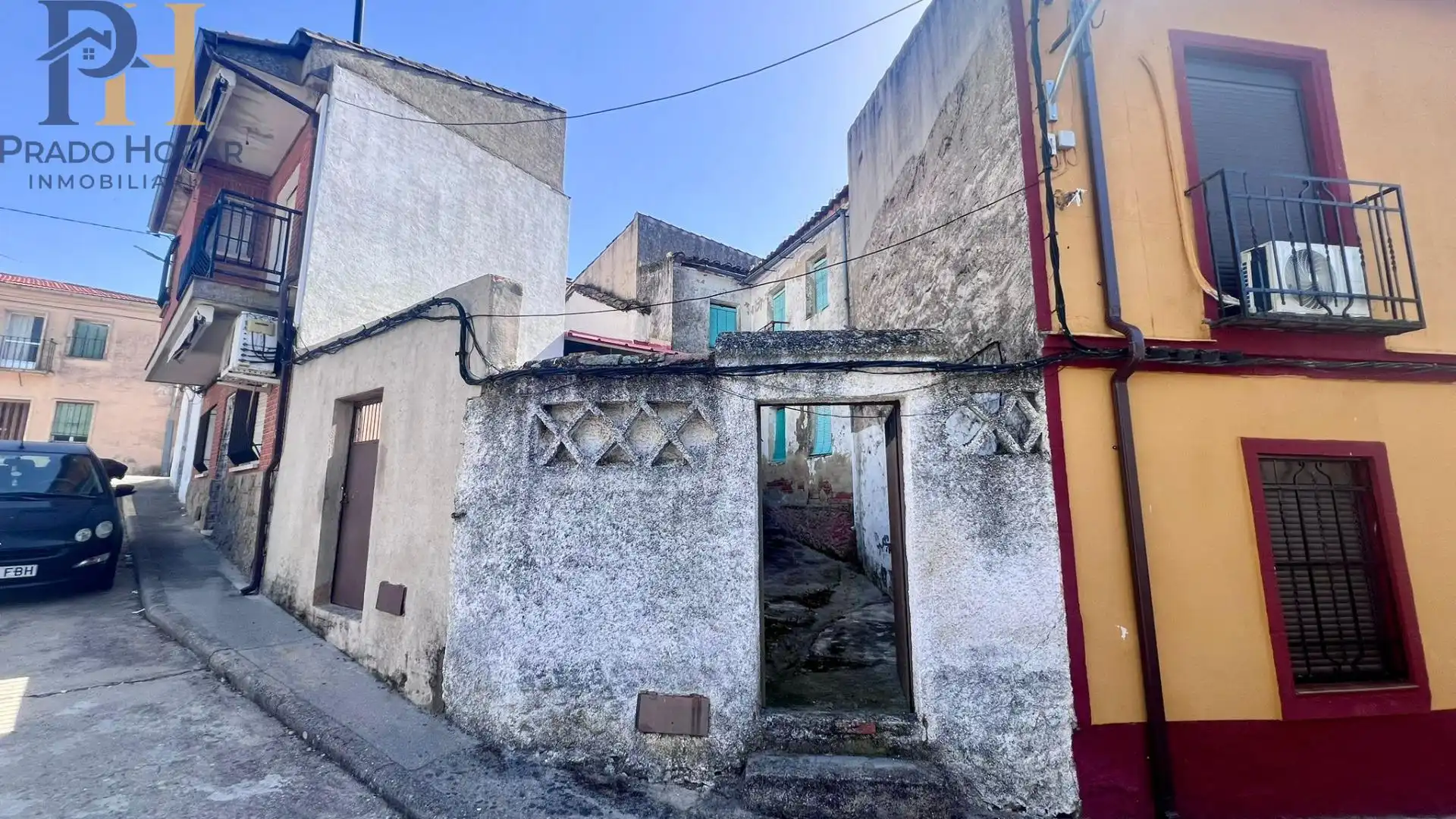 Vista exterior de Casa o xalet en venda en Montesclaros amb Balcó
