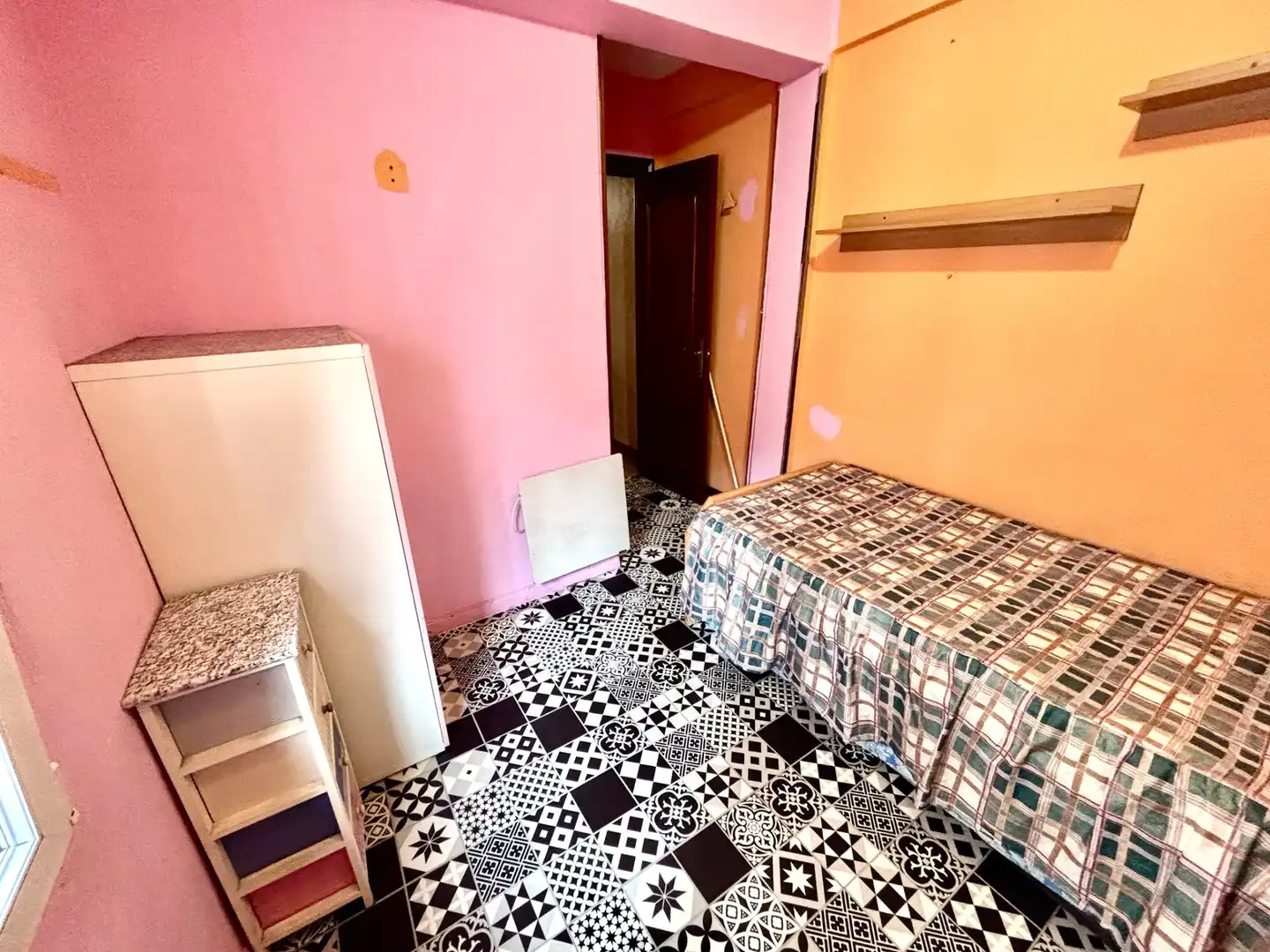 Habitación de Piso en venta en Gijón  con Calefacción, Parquet y Amueblado