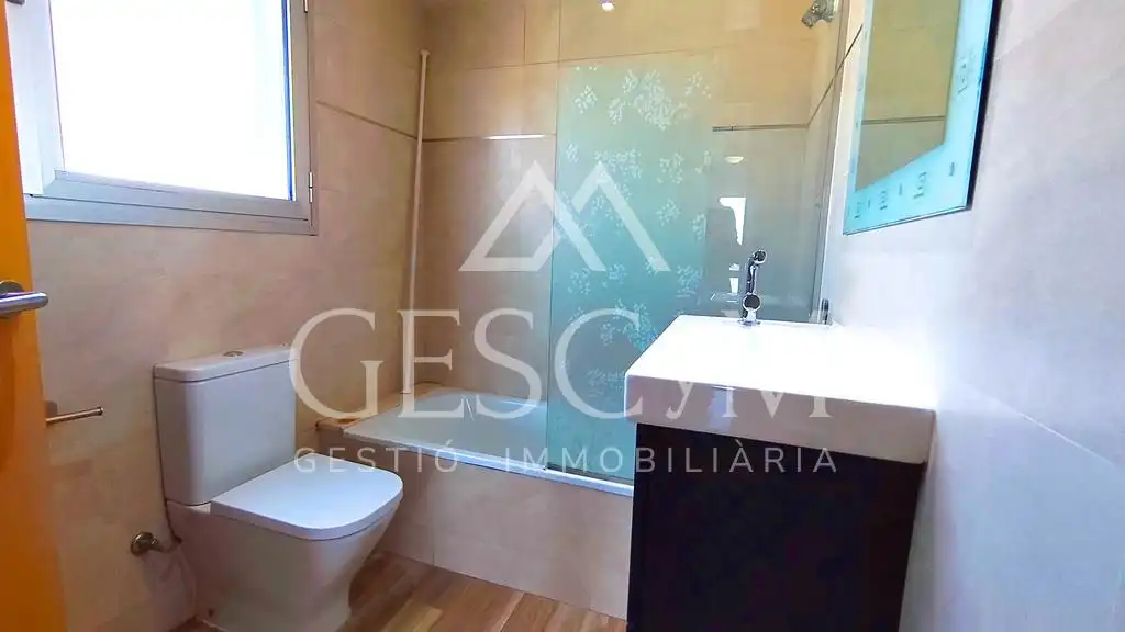 Badezimmer von Wohnung zur Miete in Sabadell mit Heizung, Terrasse und Gemeinschaftspool