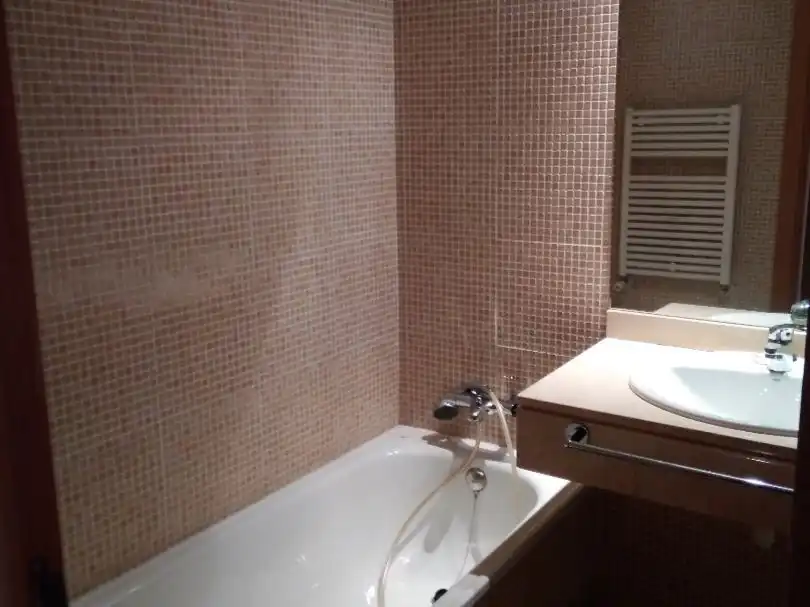 Badezimmer von Wohnung zur Miete in  Granada Capital mit Klimaanlage