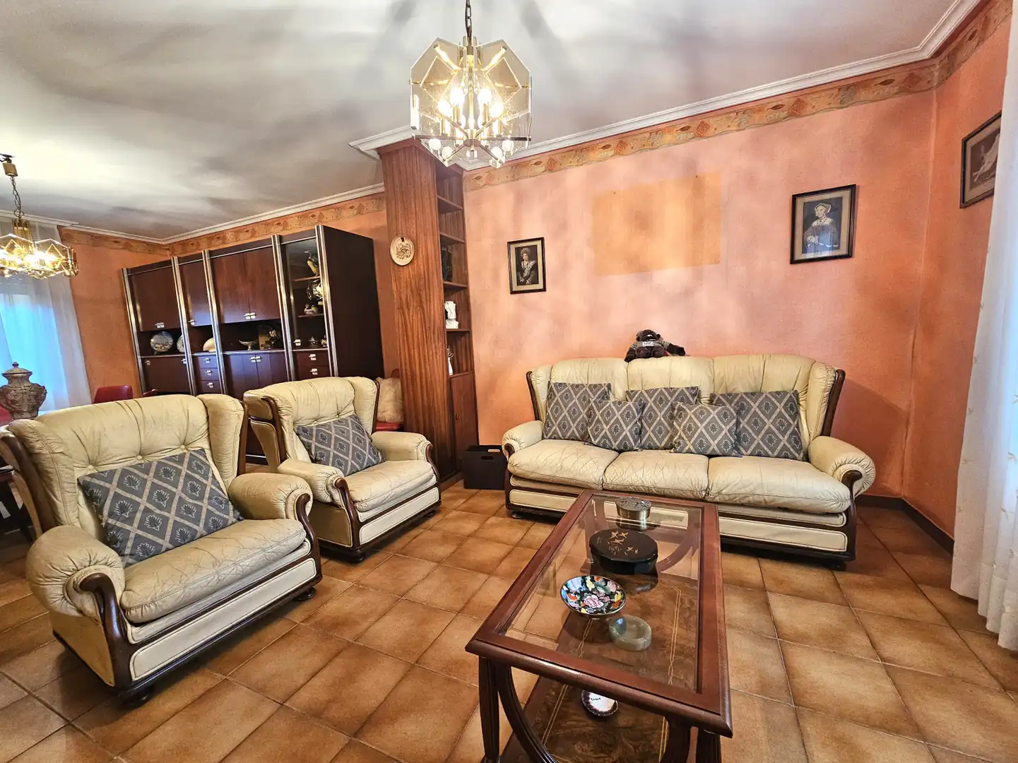 Sala de estar de Casa adosada de alquiler en Bimenes con Calefacción, Trastero y Amueblado