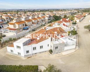Exterior view of House or chalet for sale in Guardamar del Segura  with Air Conditioner, Terrace and Storage room