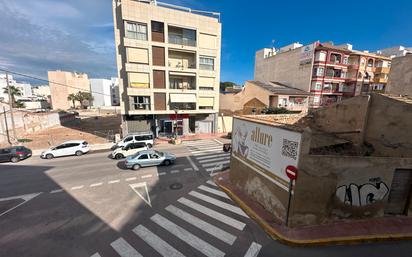 Außenansicht von Wohnung zum verkauf in Guardamar del Segura mit Klimaanlage, Terrasse und Balkon