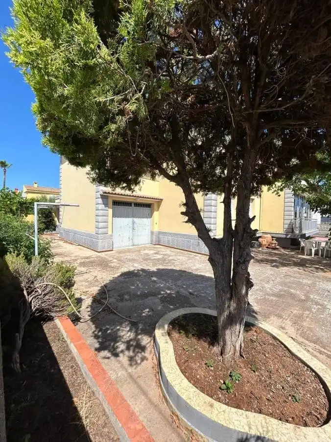 Vista exterior de Casa o xalet en venda en Vinaròs amb Calefacció, Jardí privat i Terrassa